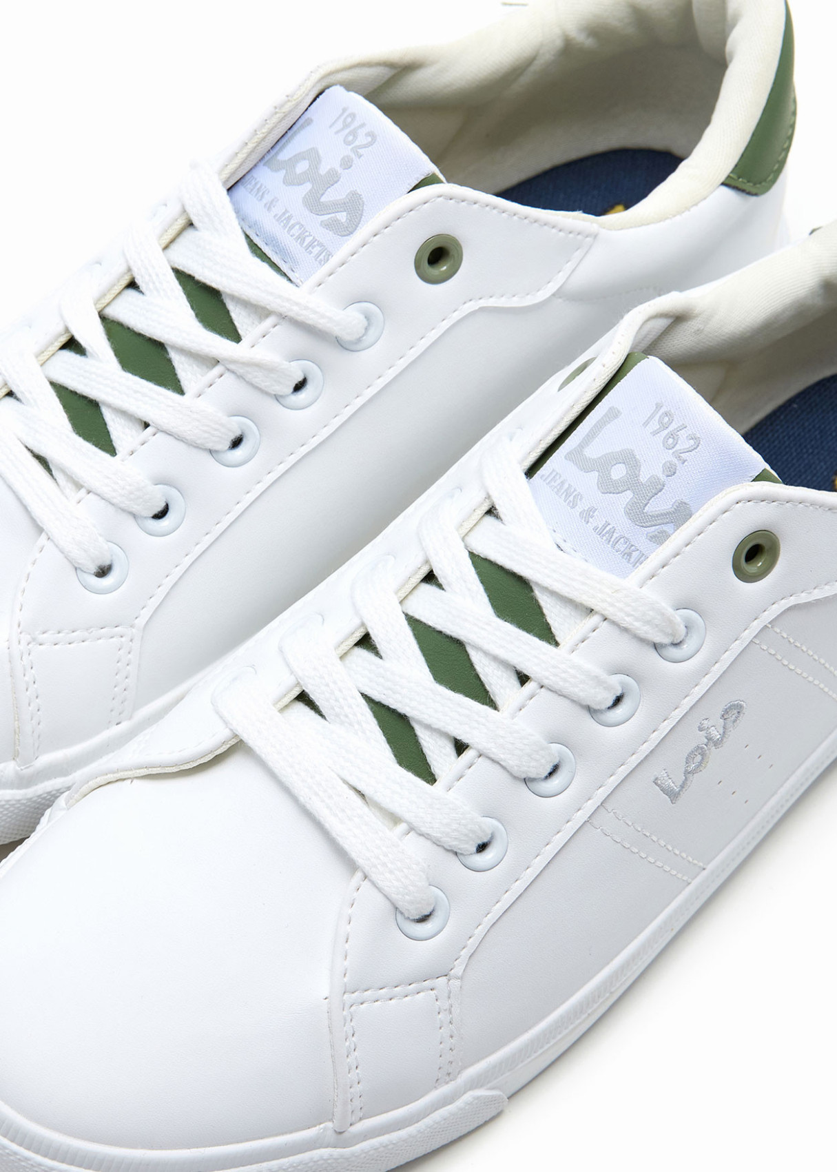 Bambas con Cierre de Cordones y Detalles a Contraste Blanca