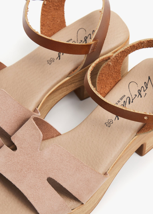 Sandalias de piel con pala y cierre de hebilla al talón beige