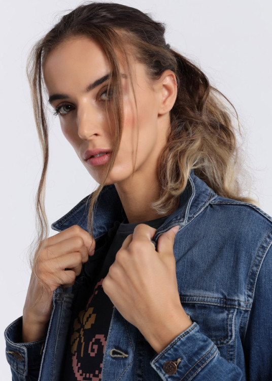 Cazadora básica Denim efecto desgastado azul