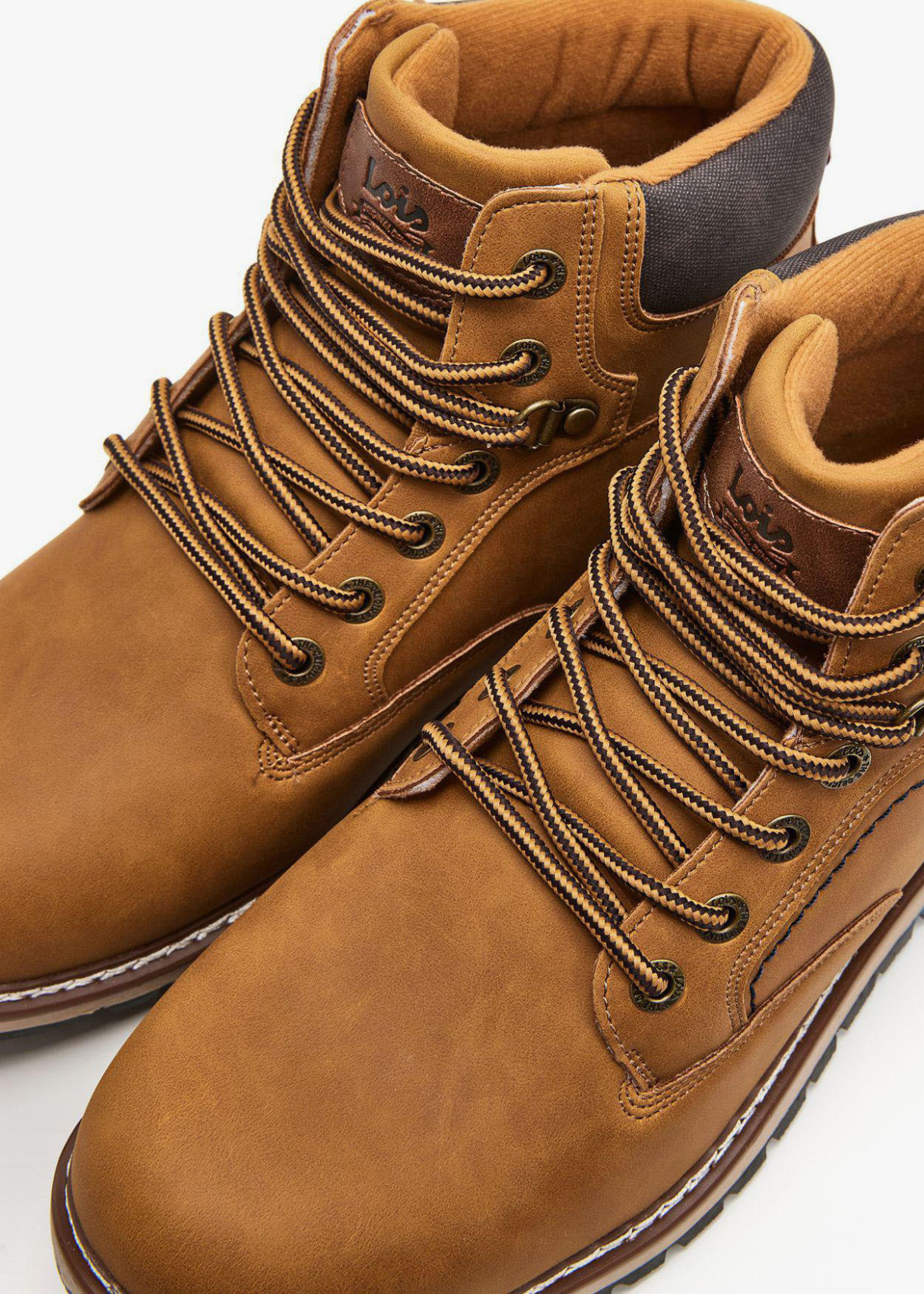 Botas cordones con tirador trasero marrón
