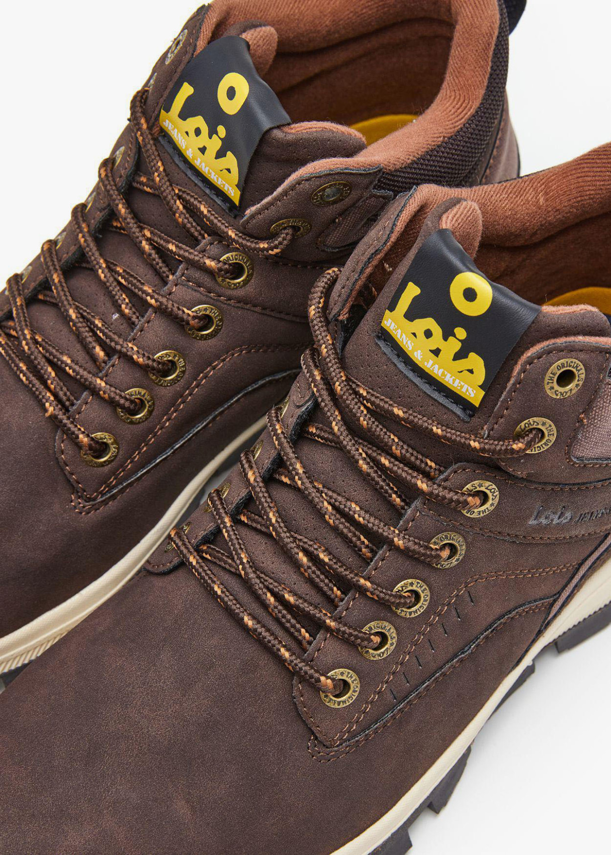 Botas Cordones Outdoor con Tirador Trasero Marrón