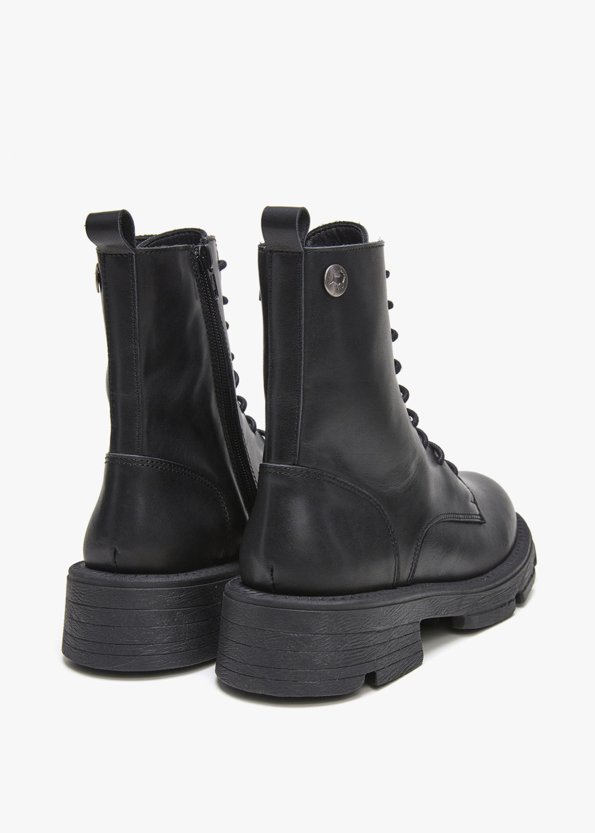 Botines de piel estilo militar con cordonera negro