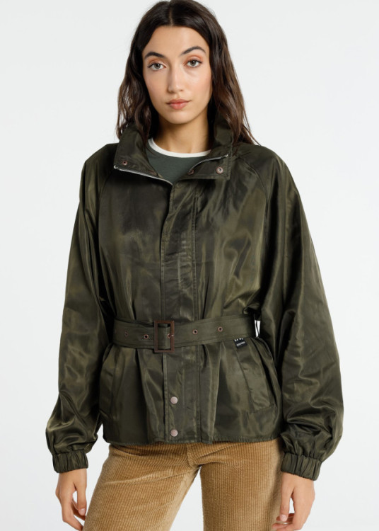 Cazadora Trench volumen con cinturón verde militar