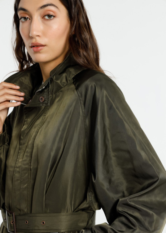 Cazadora Trench volumen con cinturón verde militar