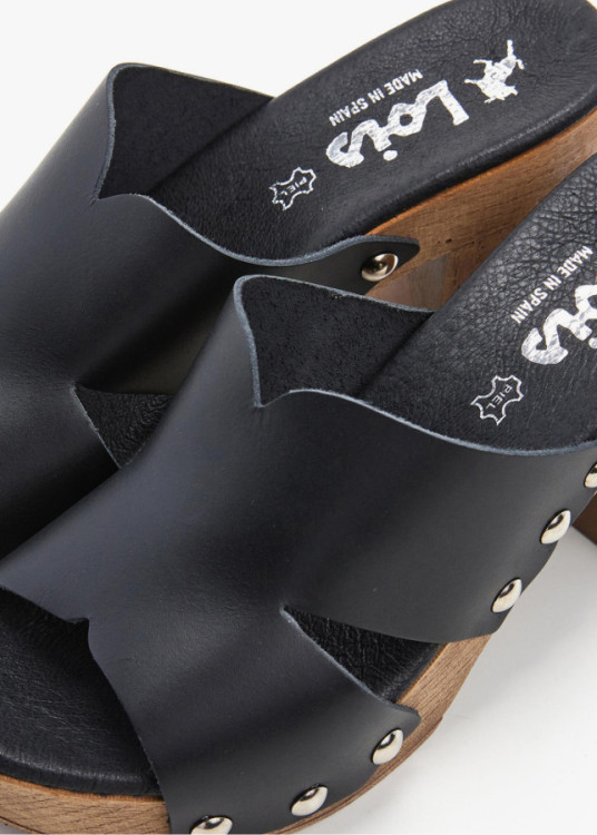 Sandalias piel tacón madera negro