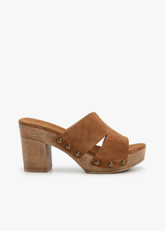 Sandalias piel zueco tacón madera marrón