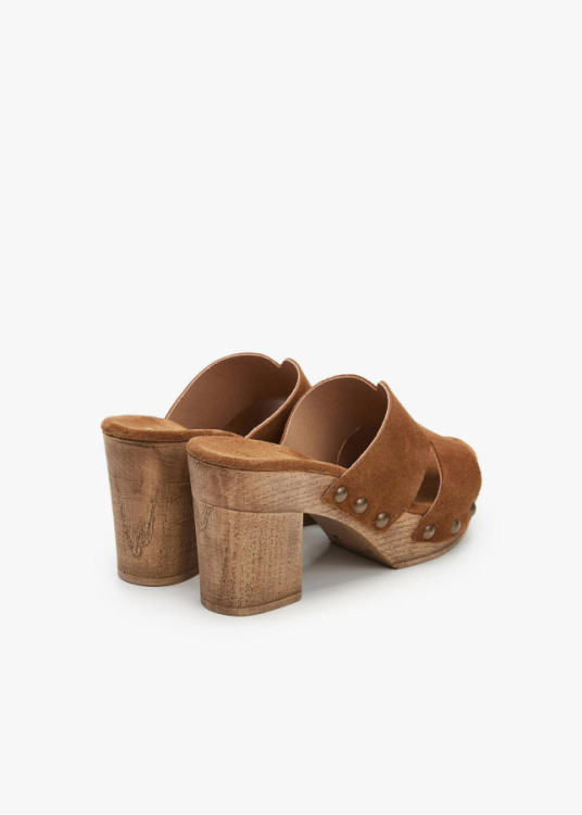 Sandalias piel zueco tacón madera marrón