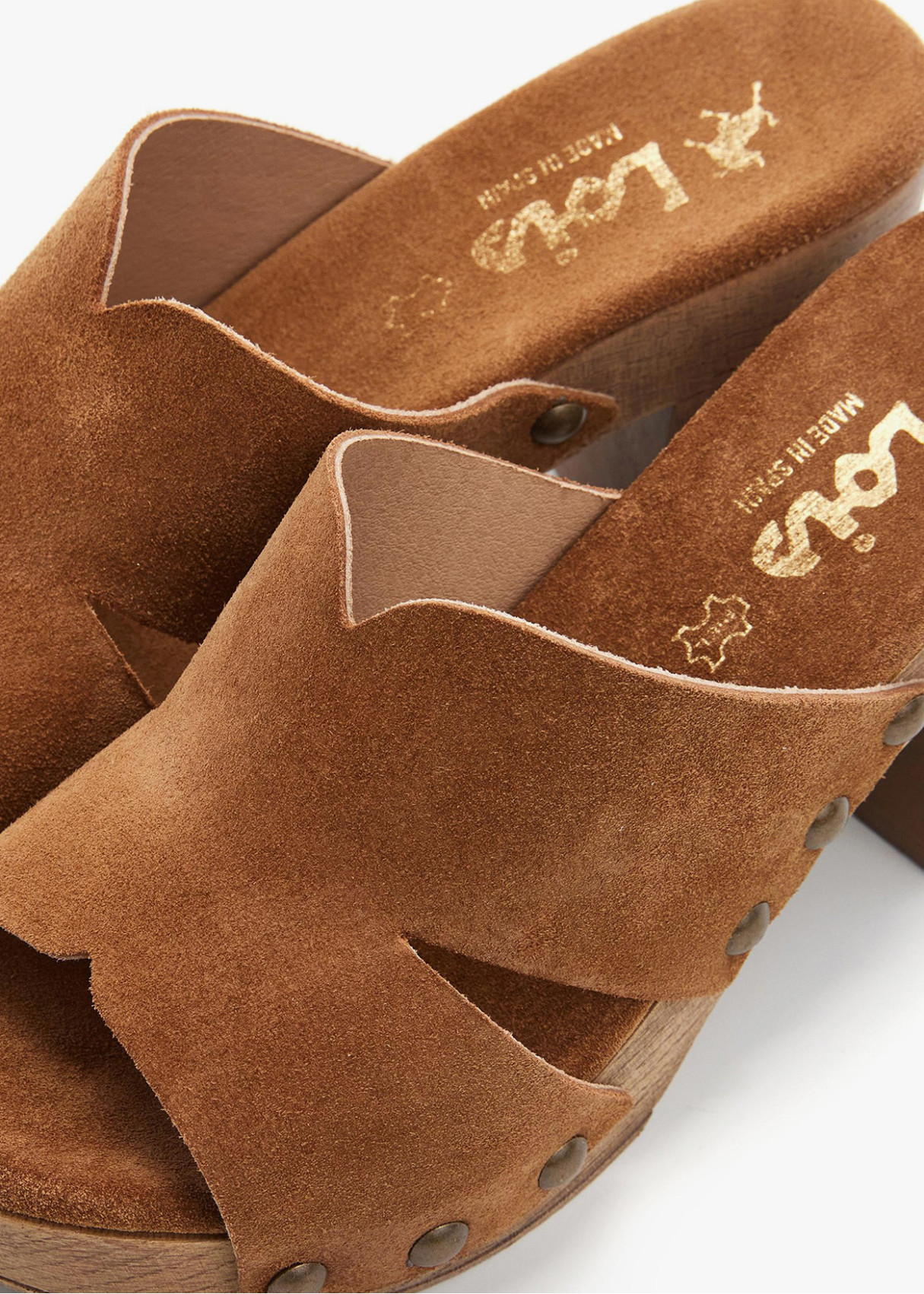 Sandalias piel zueco tacón madera marrón