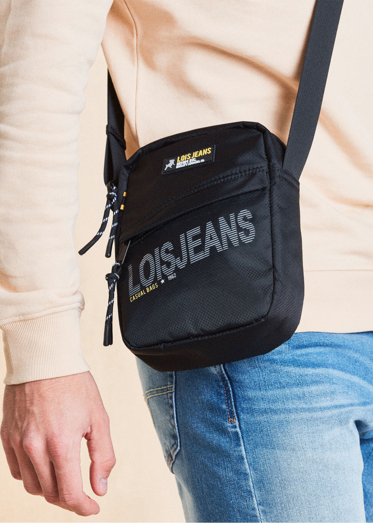 Bandolera ajustable logo Lois jeans negra