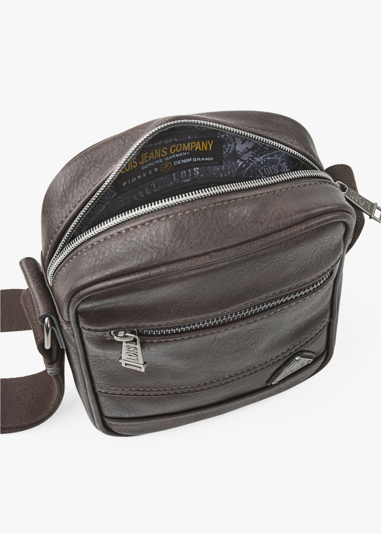 Bandolera Ajustable bolsillo frontal logo metálico marrón