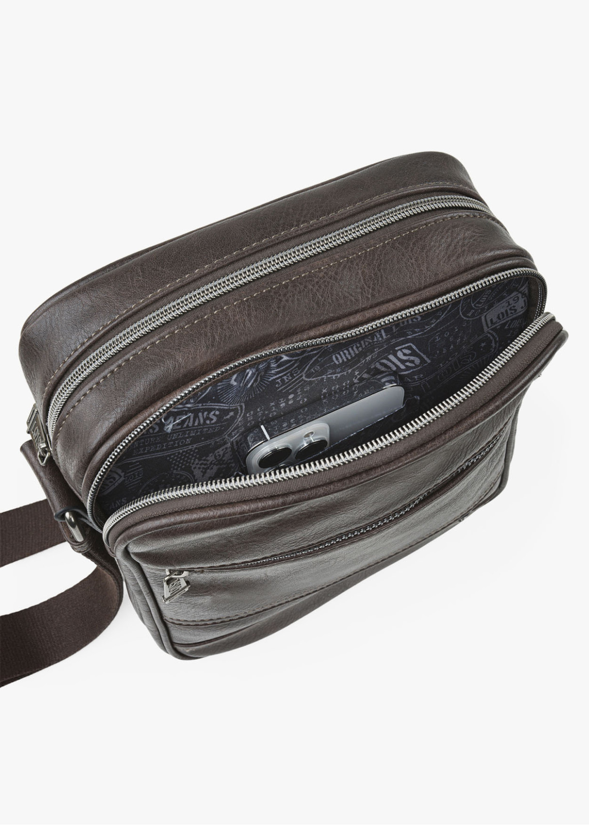 Bandolera Ajustable bolsillo frontal logo metálico marrón