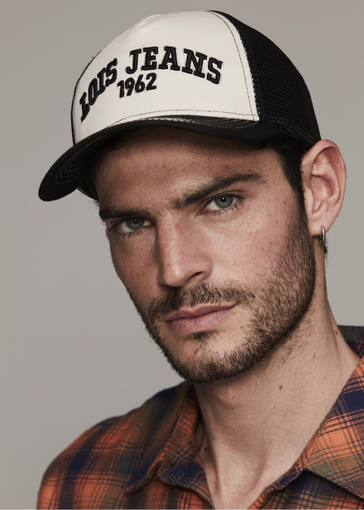 Gorra casual algodón y rejilla negra