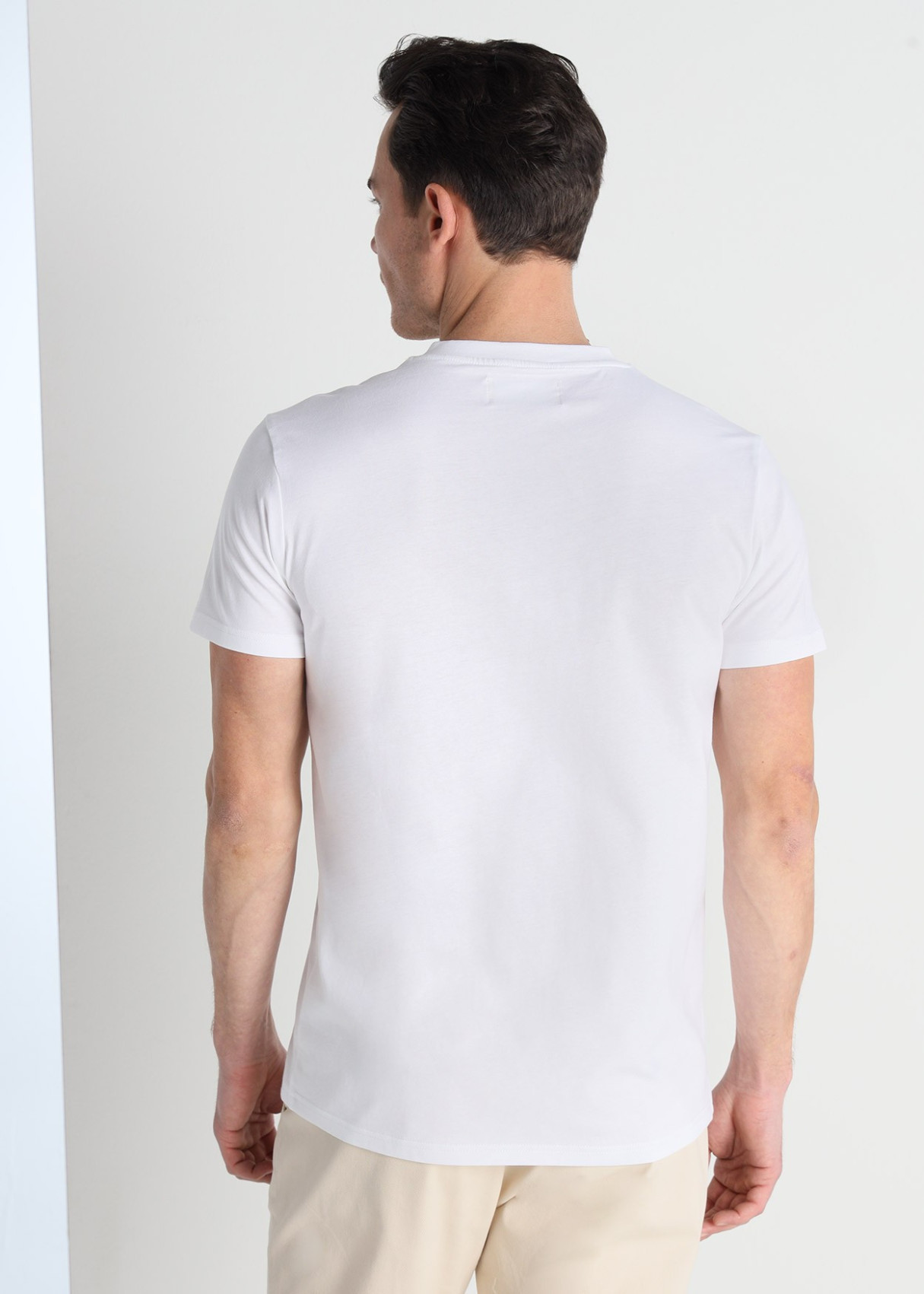 Camiseta Manga Corta Cuello pico blanca