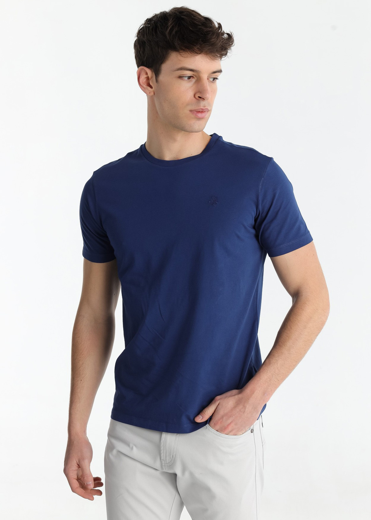 Camiseta Básica Manga Corta Logo Bordado azul WINSTON RILEY