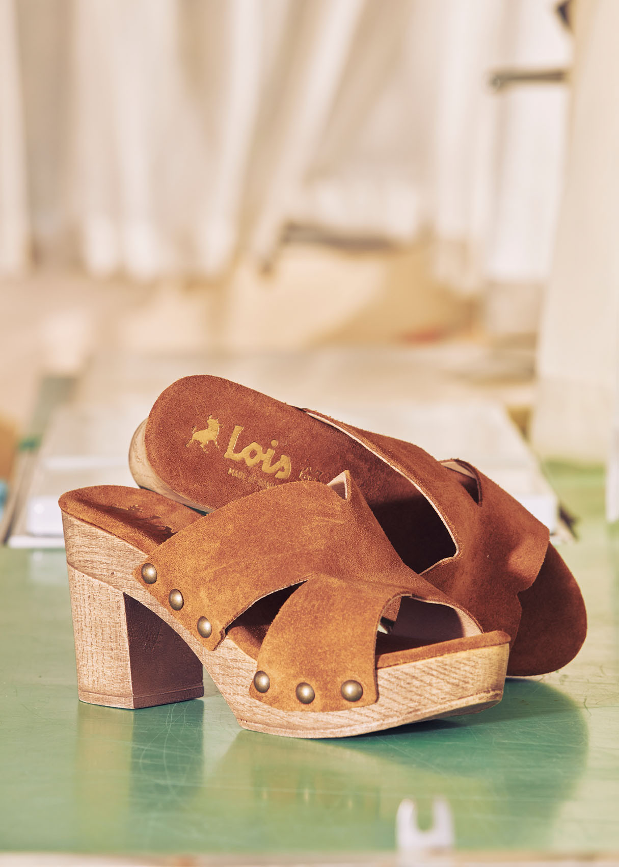 Sandalias piel zueco tacón madera marrón