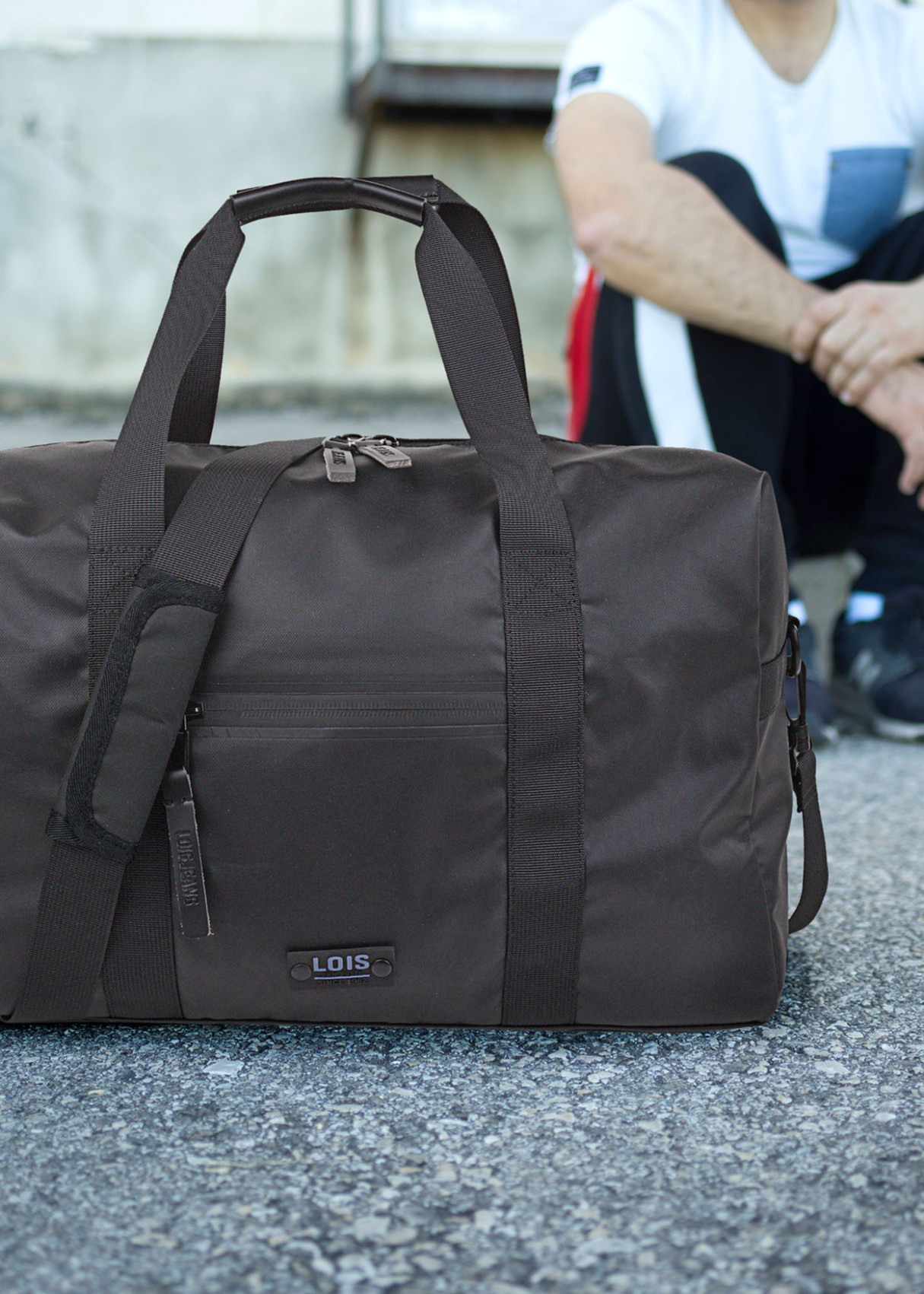 Bolsa de viaje con bandolera ajustable contraste color negra