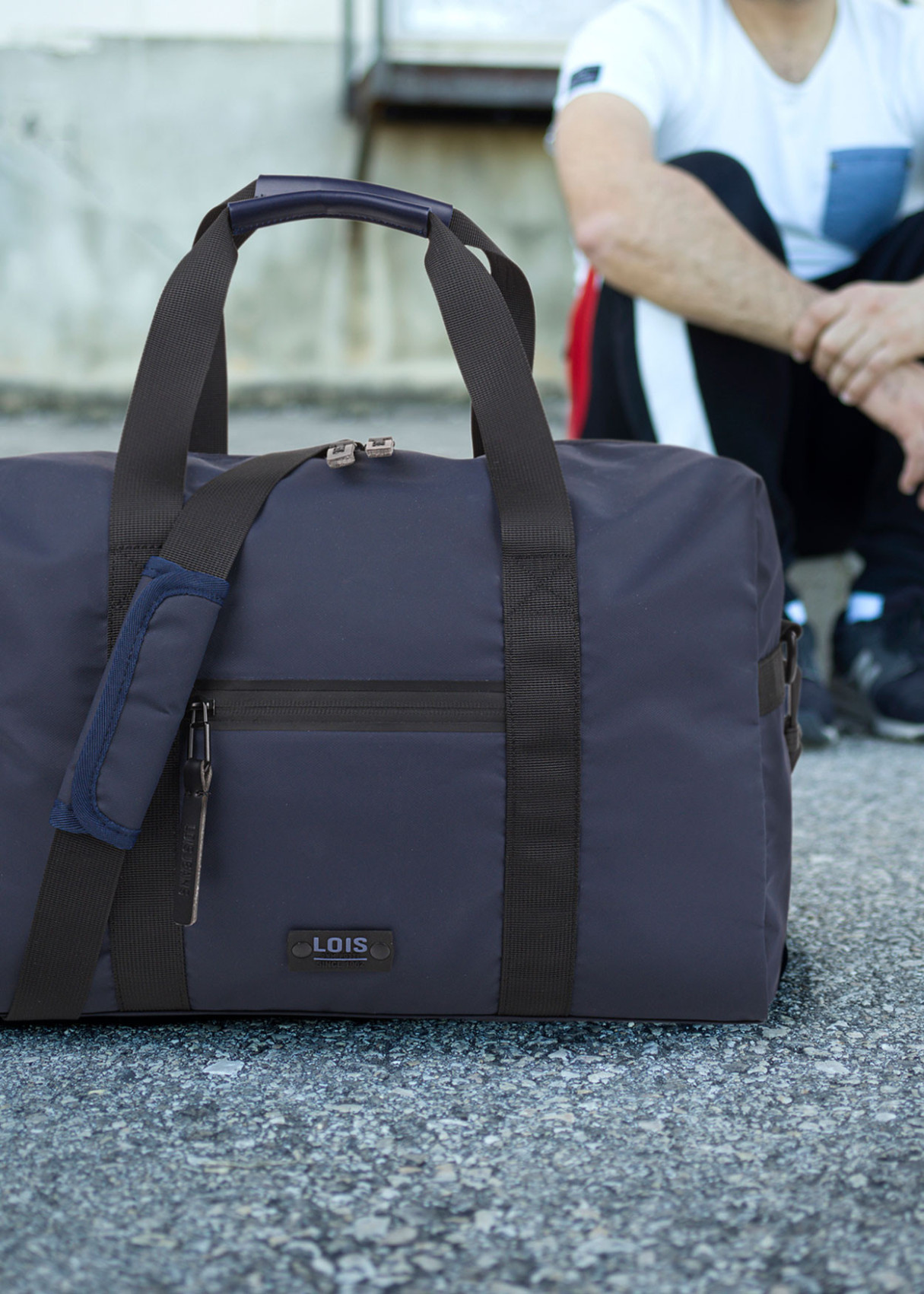 Bolsa de viaje con bandolera ajustable contraste color azul marino