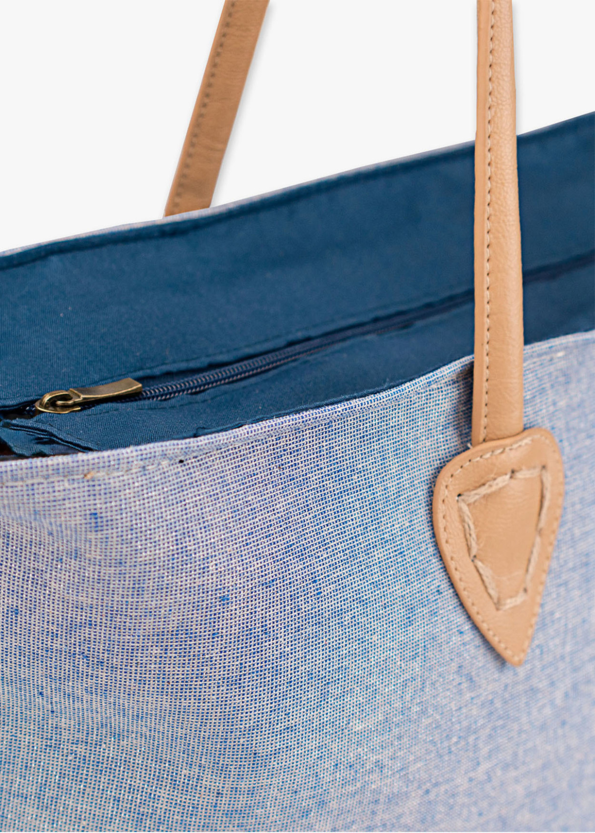 Bolso Playa de lona detalle borla azul
