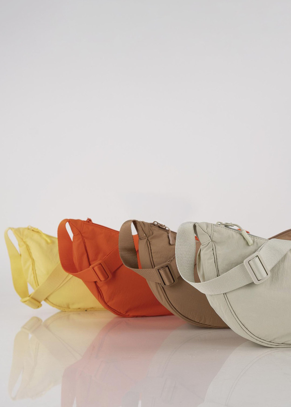 Bolso bandolera ajustable monocolor marrón