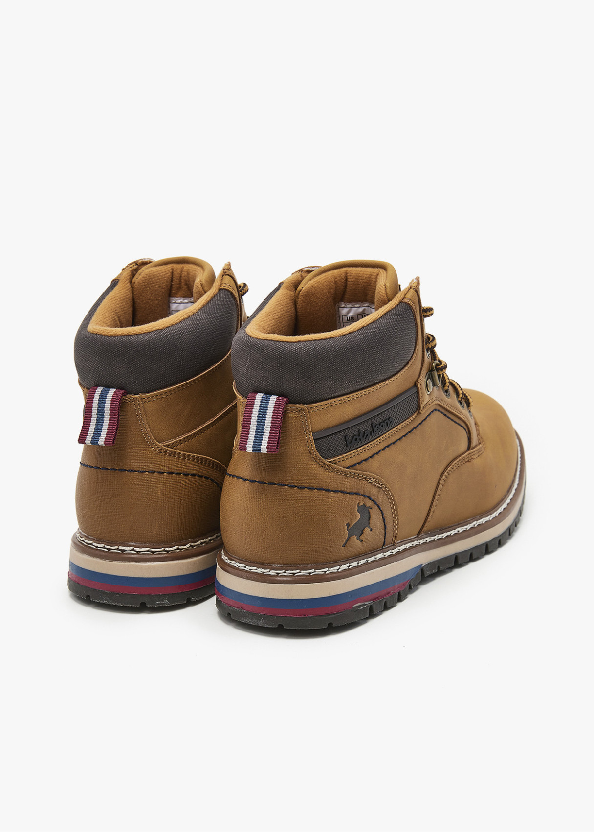 Botas cordones con tirador trasero marrón