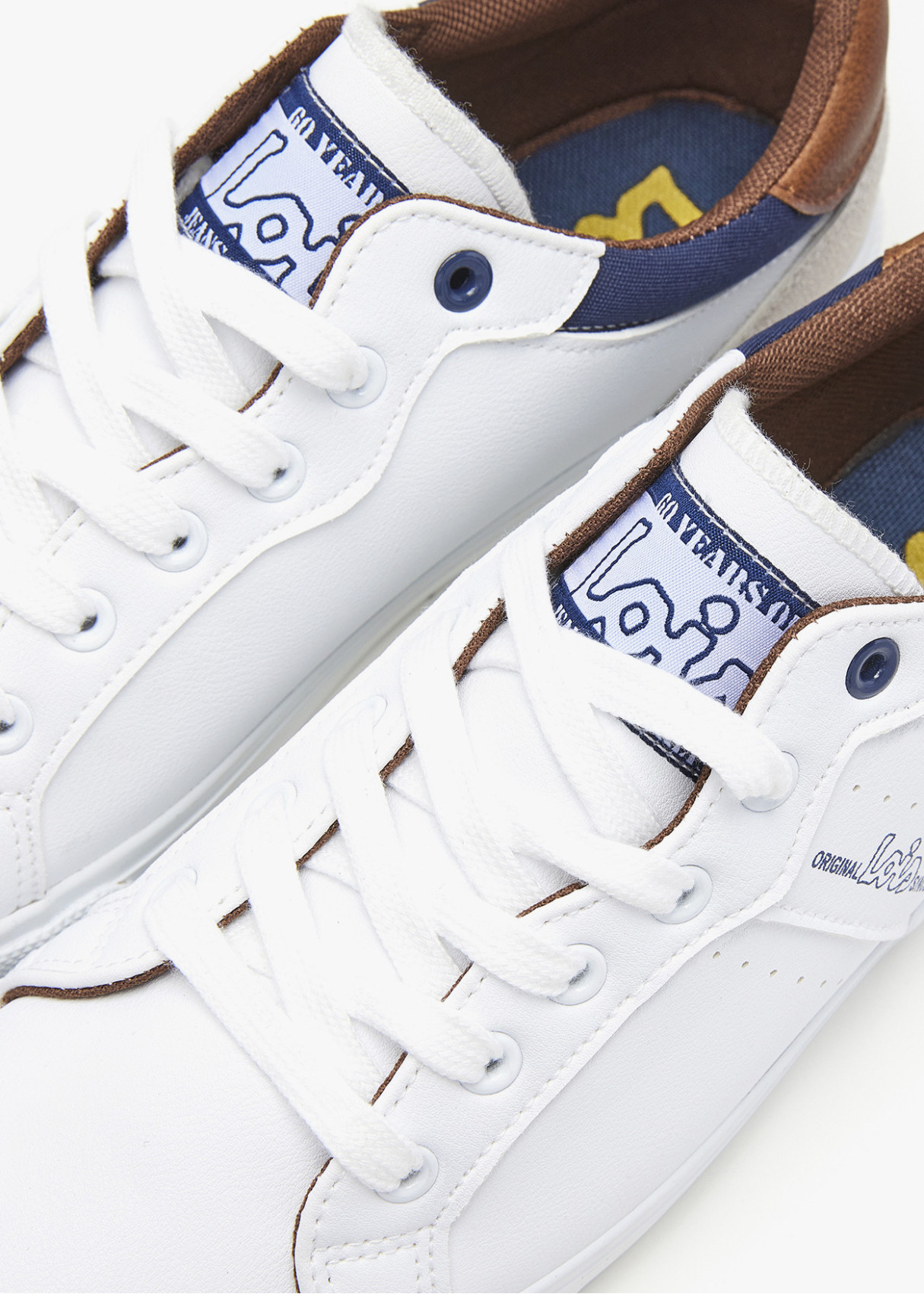 Bambas casual suela plana cordones blanco