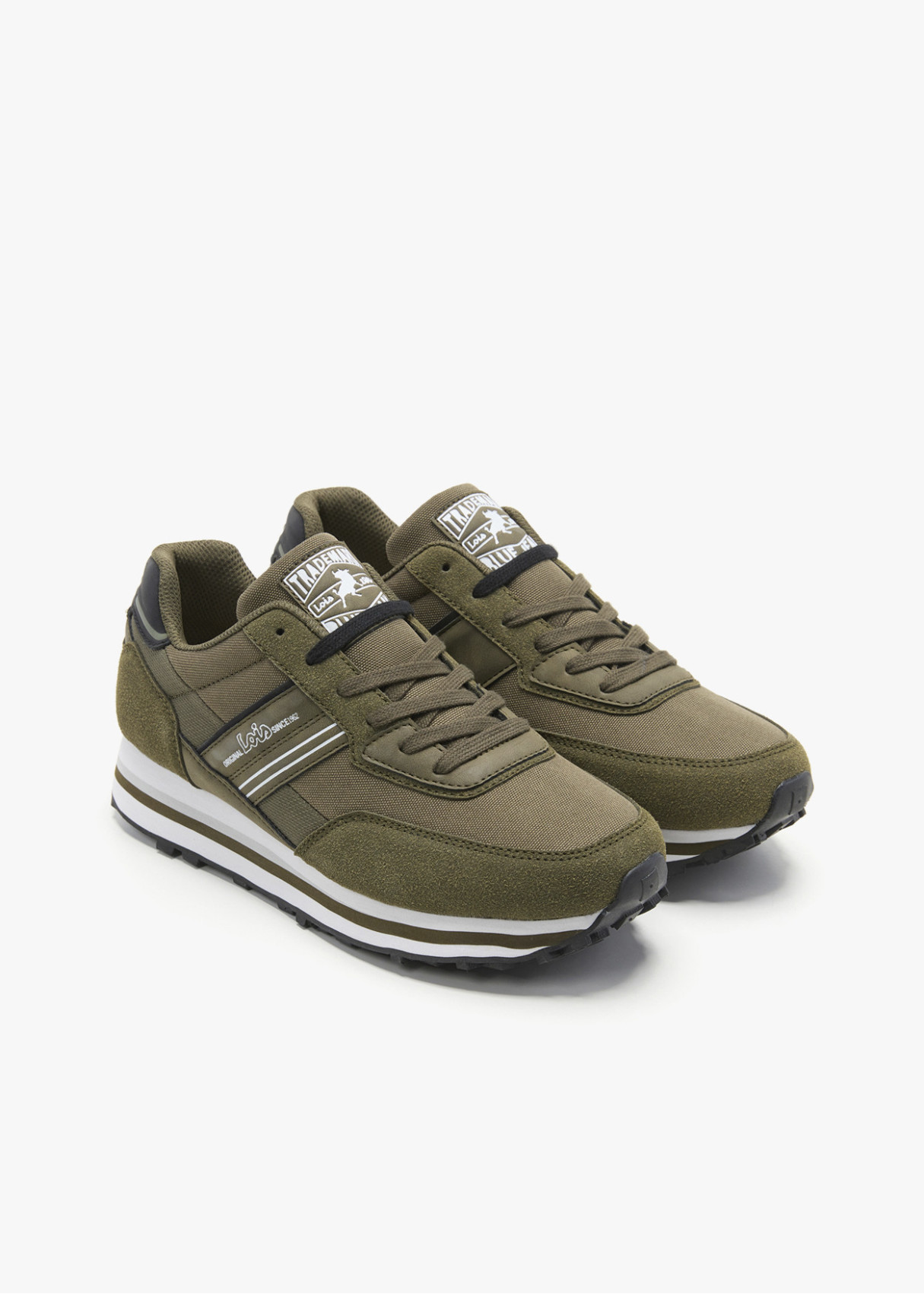 Sneakers casual detalle franja verde