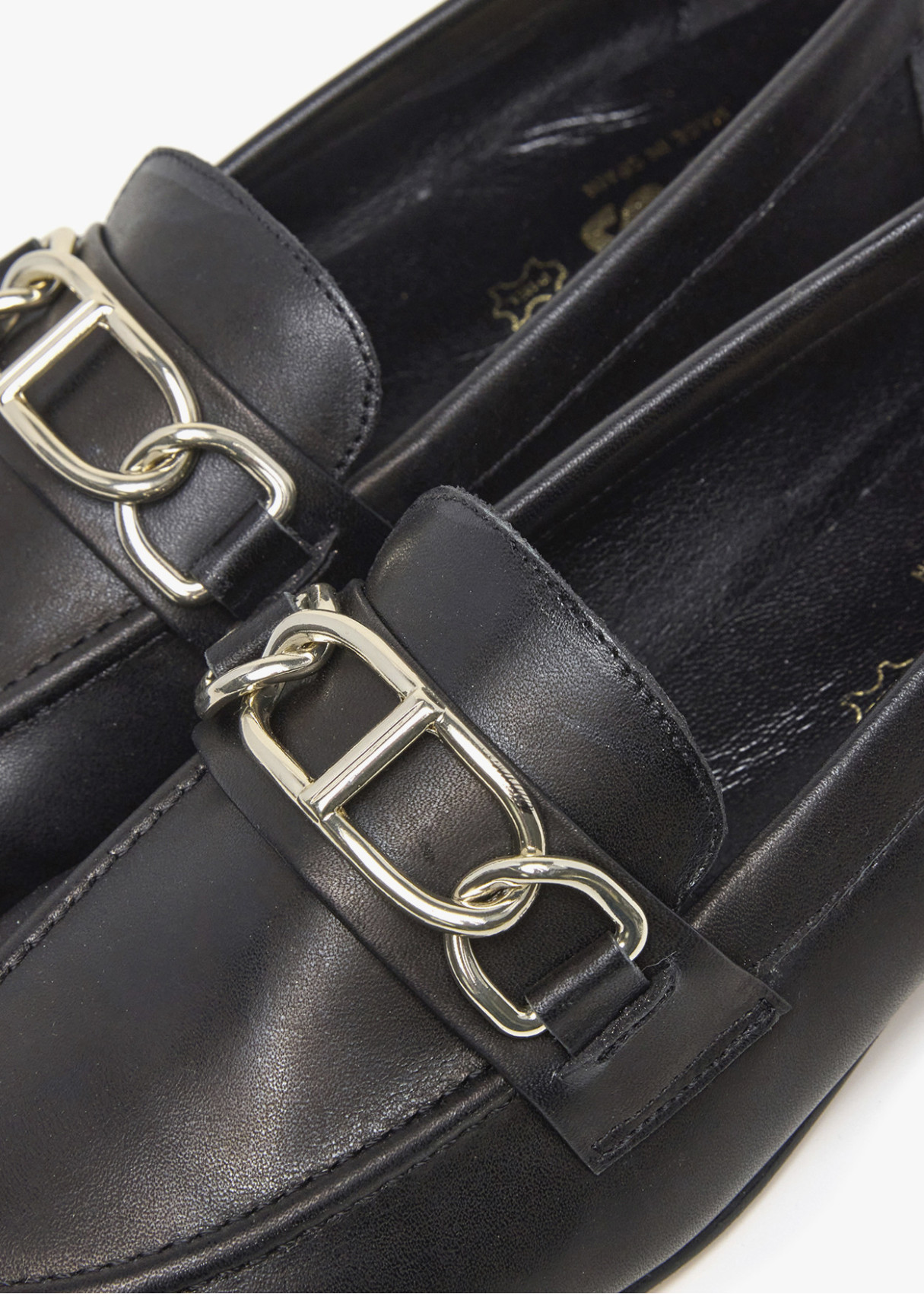Mocasines De Piel Detalle Cadena negro