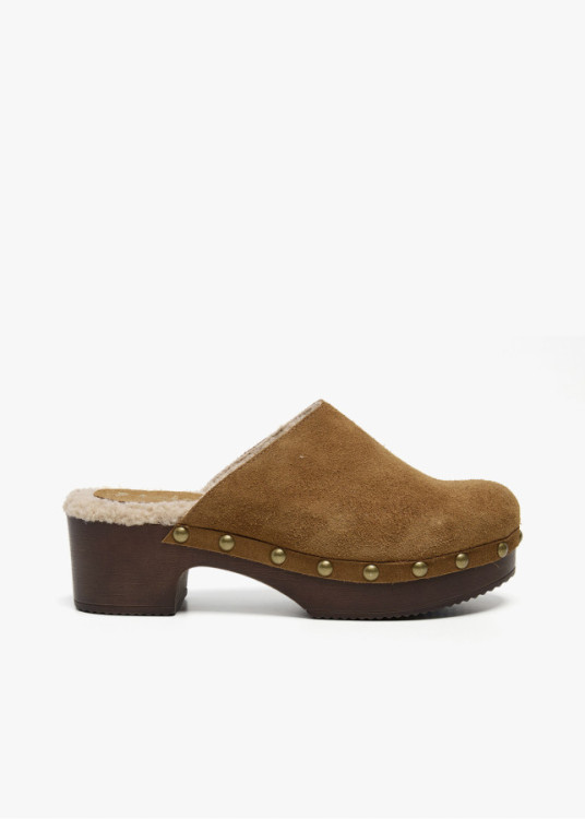 Zueco de piel ante con imitación borreguillo camel