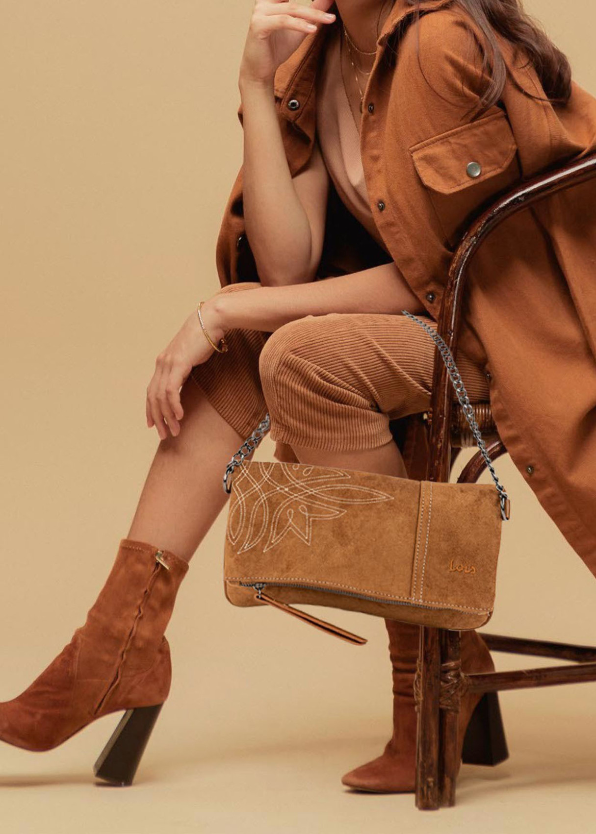 Bolso Bandolera ante con cadena camel