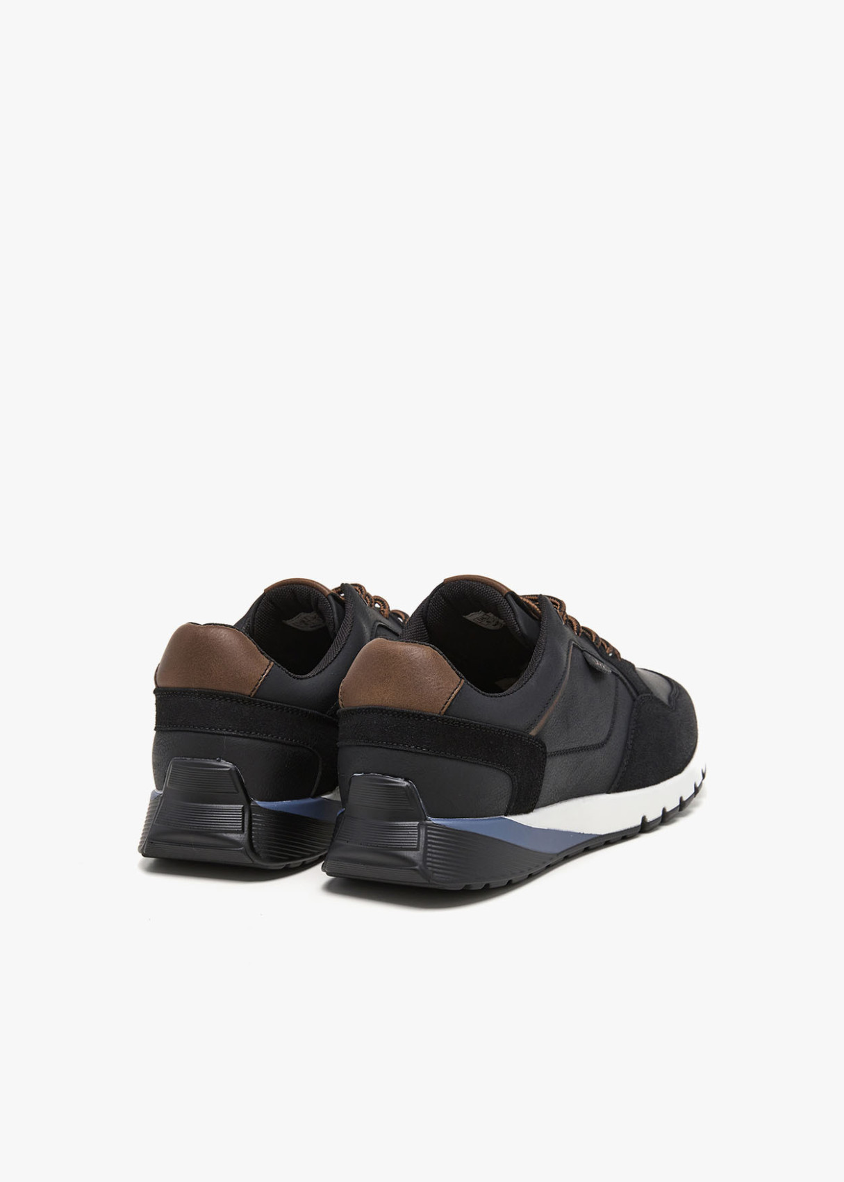 Sneakers casual contraste negra