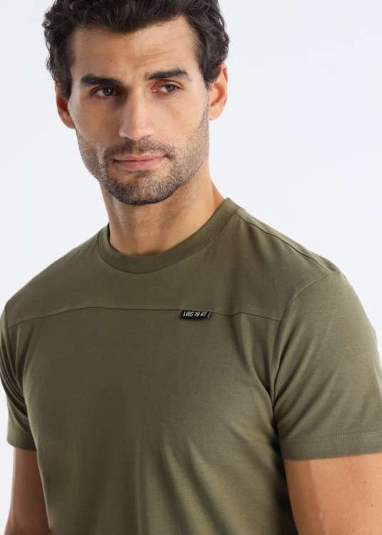 Camiseta Cuello Caja Detalle Corte Frontal caqui