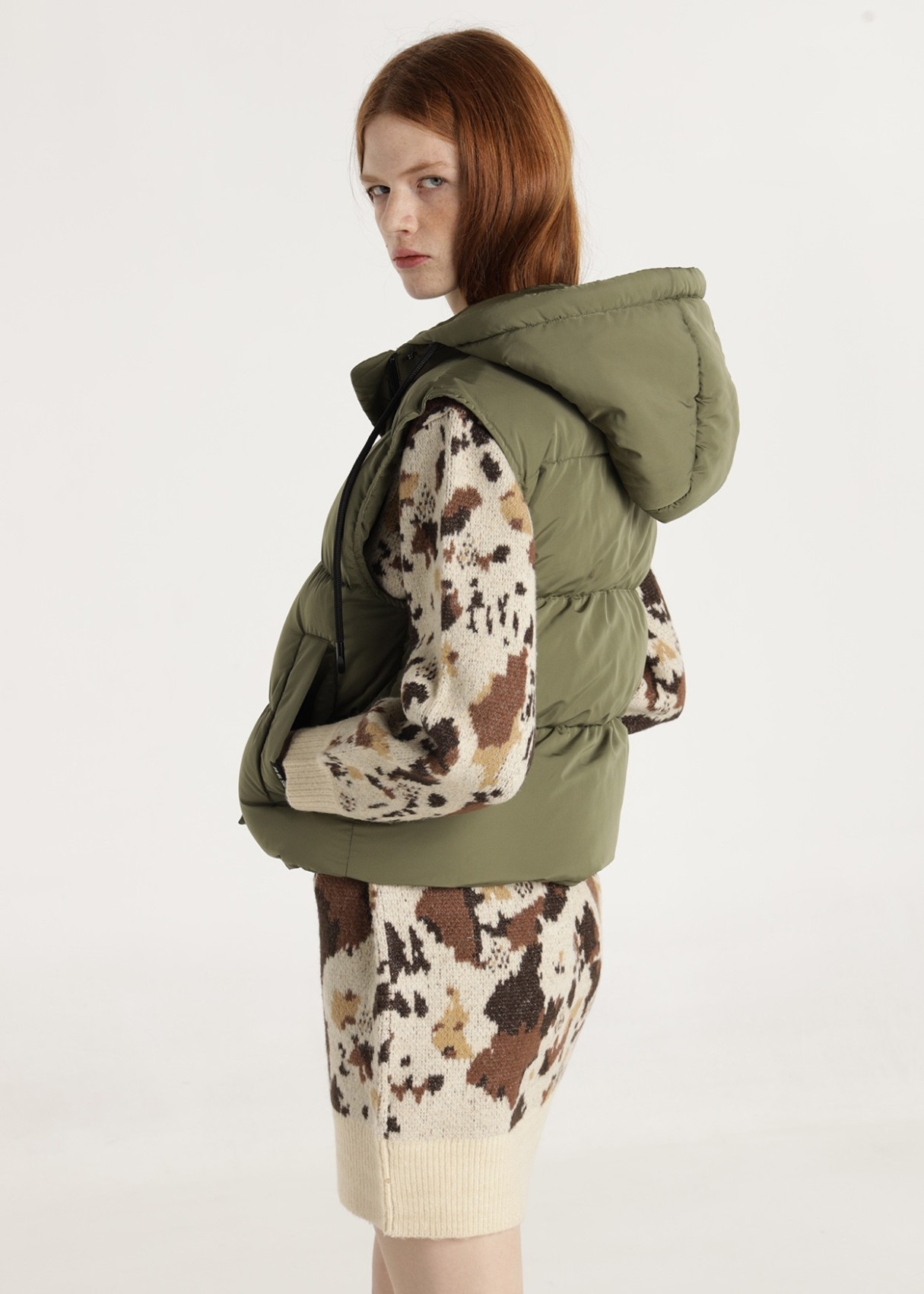 Chaleco Con Capucha Termofijado Tapetas Caqui