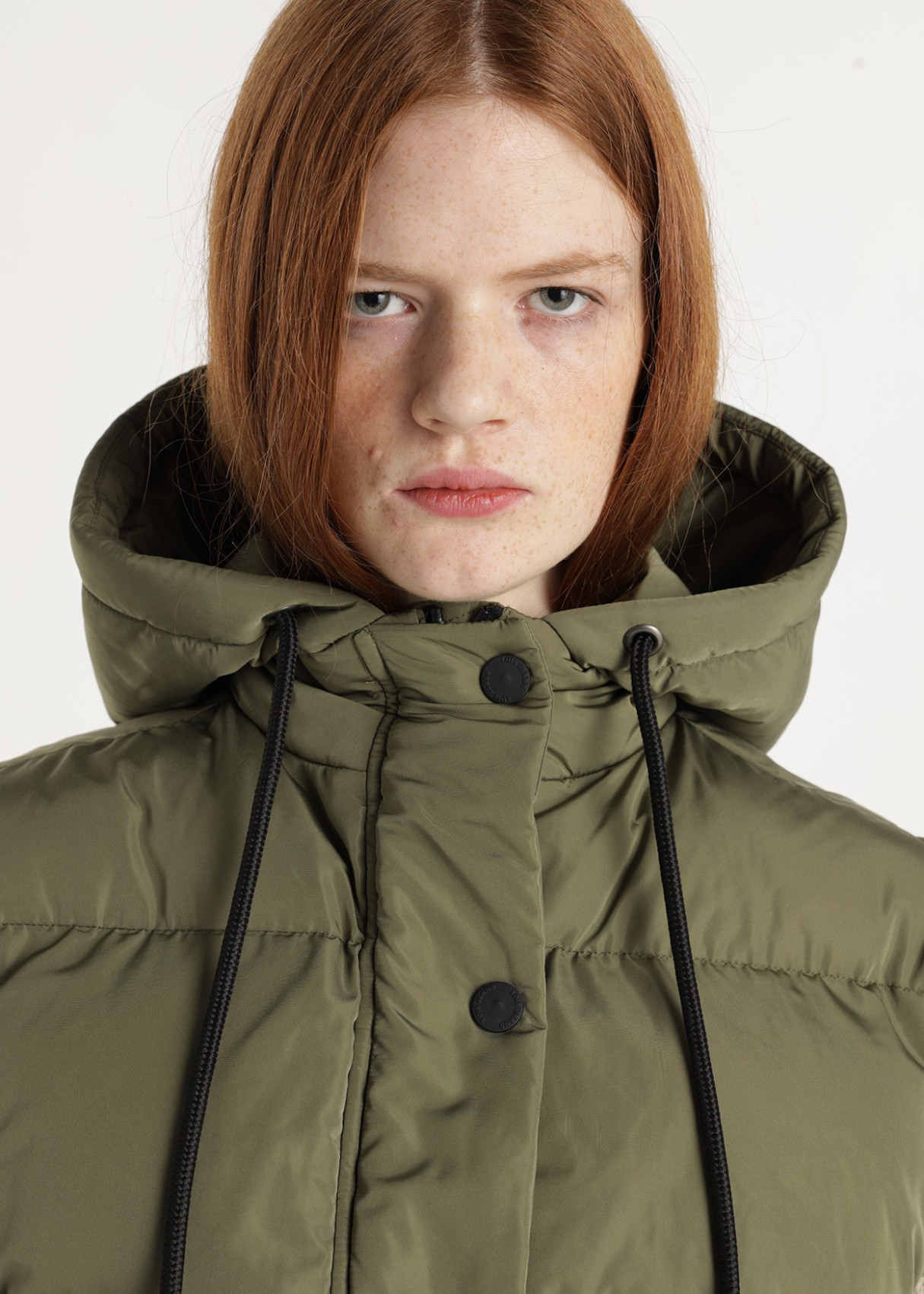 Chaleco Con Capucha Termofijado Tapetas Caqui