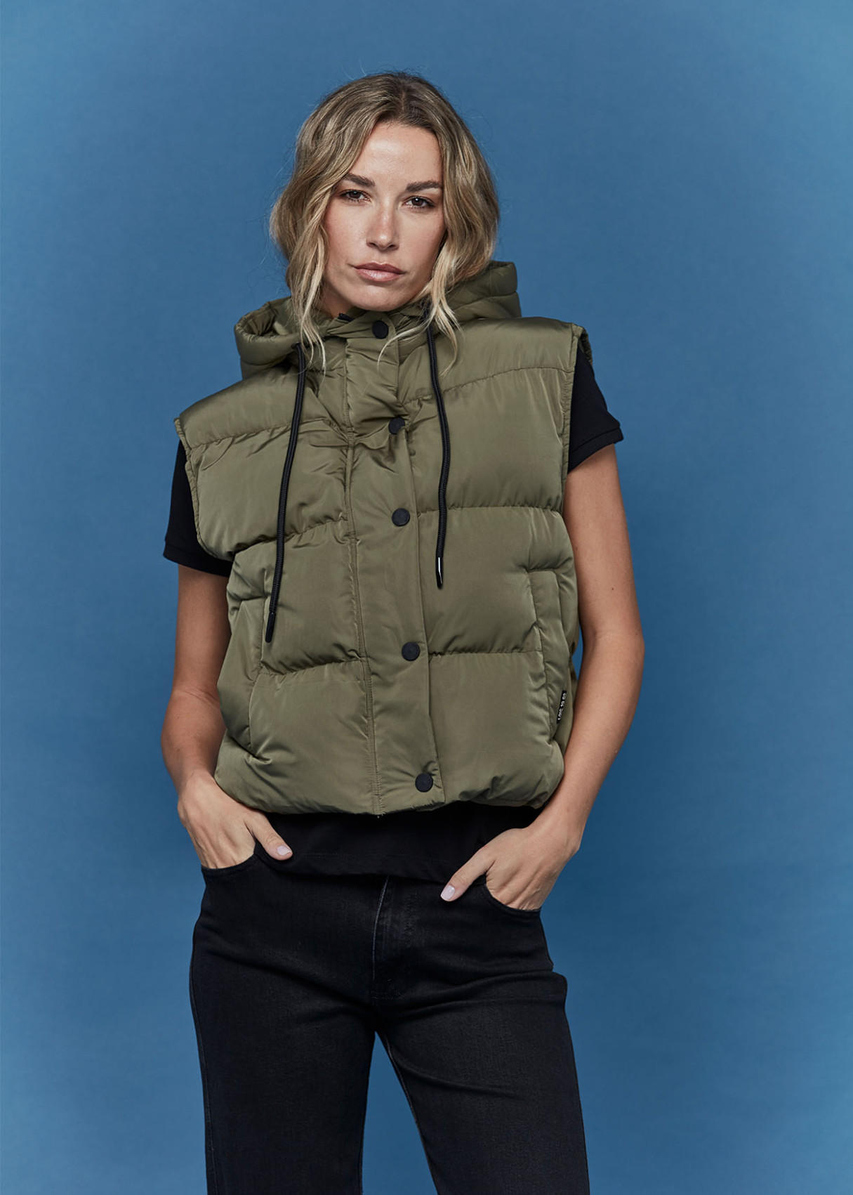 Chaleco Con Capucha Termofijado Tapetas Caqui