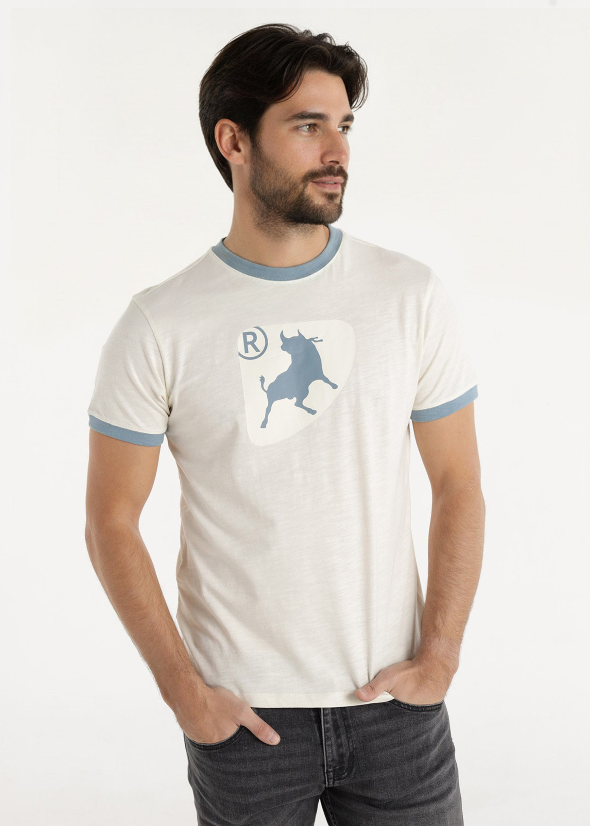 Camiseta Cuello Redondo Gráfica Toro Contraste Blanca