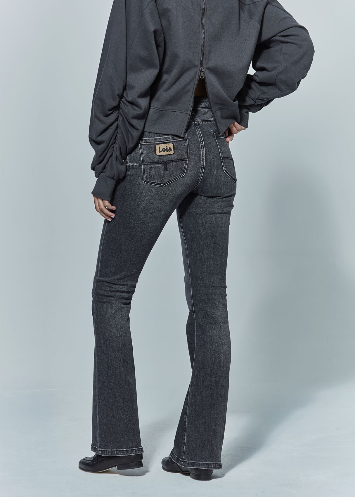 Jeans Push Up Flare Fit Trutemp 365 Tiro Bajo gris oscuro