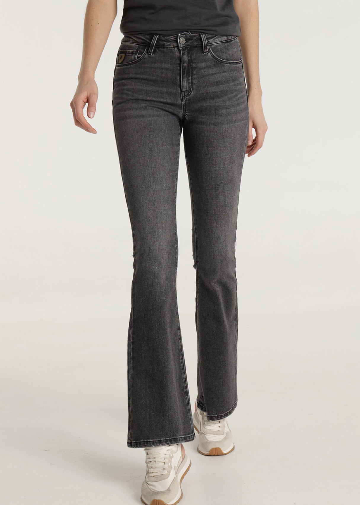 Jeans Push Up Flare Fit Trutemp 365 Tiro Bajo gris oscuro