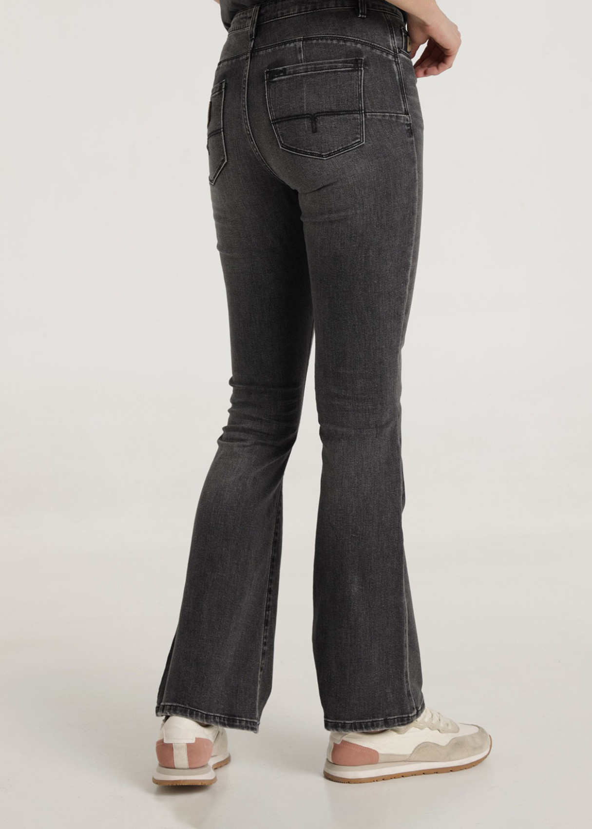 Jeans Push Up Flare Fit Trutemp 365 Tiro Bajo gris oscuro