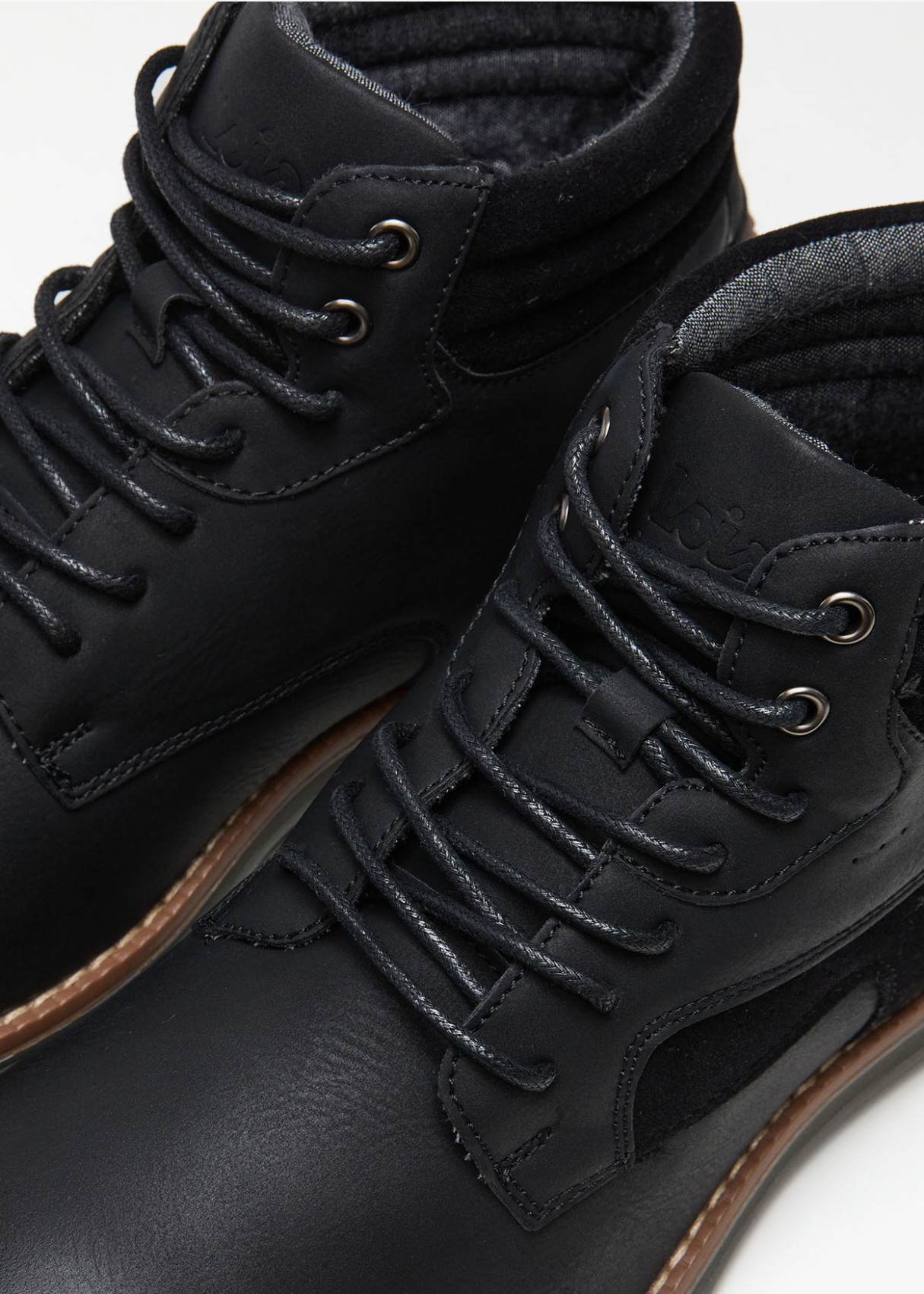 Botines casual cordonera collarín acolchado negro