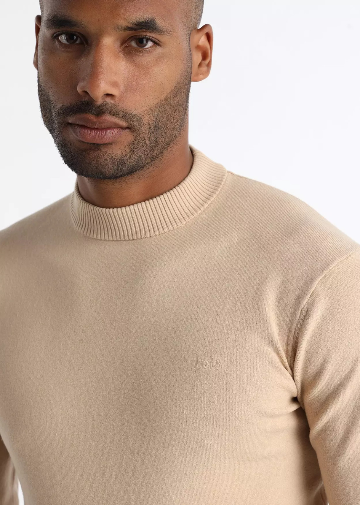 Jersey Básico Cuello Perkins De Punto Bordado beige