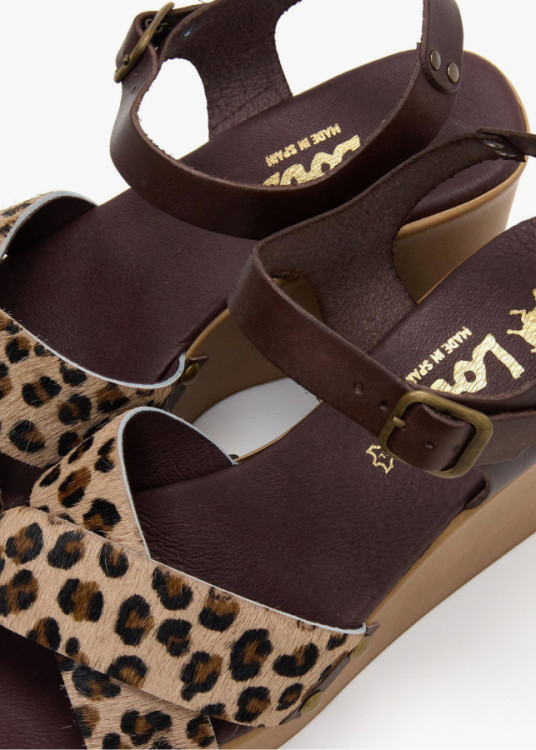 Sandalias de plataforma con piel vacuno estampado cierre hebilla marrón