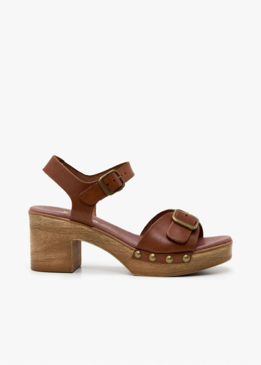 Sandalias tacón de piel vacuna doble hebilla marrón