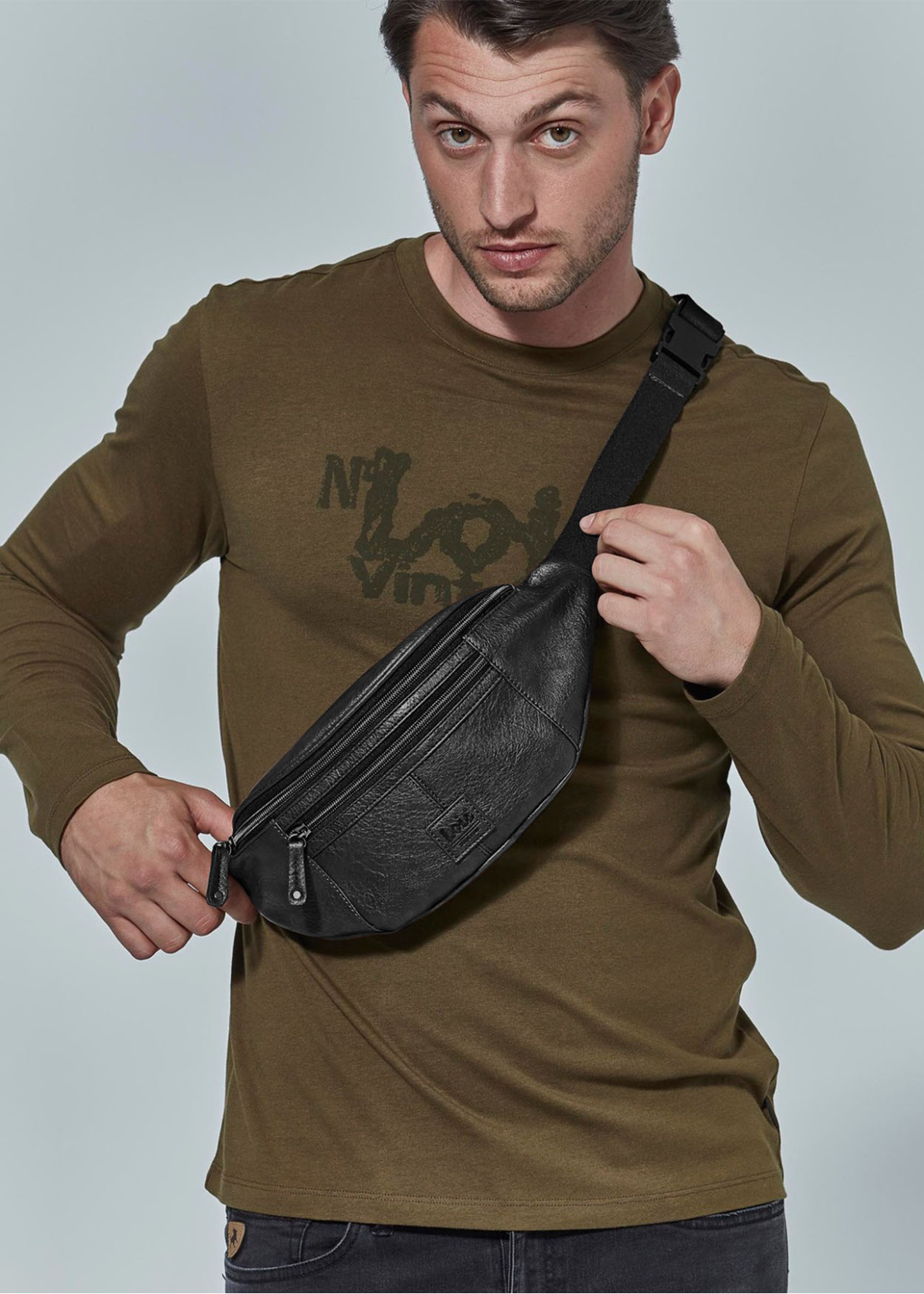 Riñonera efecto piel negro