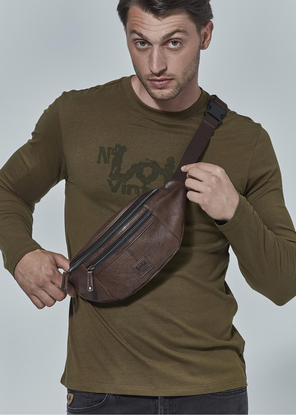 Riñonera efecto piel marrón