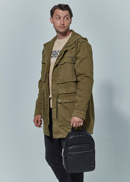 Mochila clásica efecto piel bolsillo frontal negro