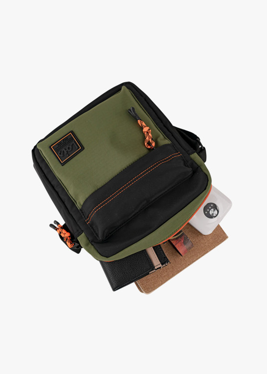 Bandolera casual bolsillo frontal caqui