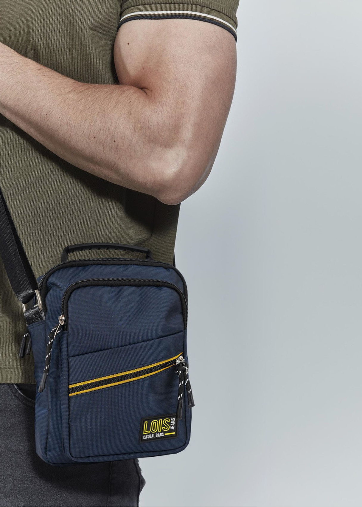 Bolso bandolera urbano múltiples compartimentos azul marino