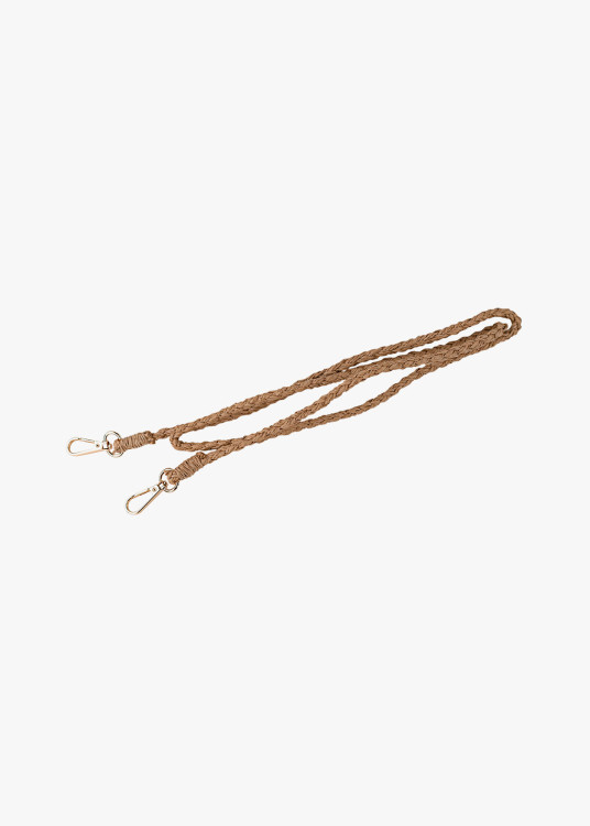 Bandolera redonda con textura trenzada detalle borla lateral marrón