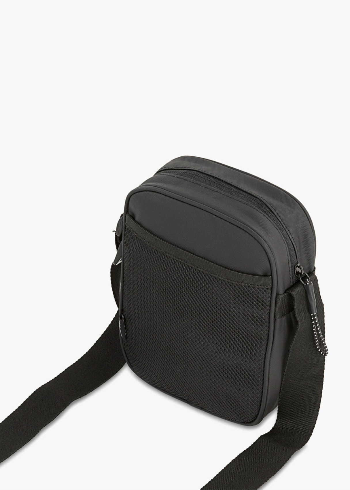Bandolera impermeable con cremalleras negra