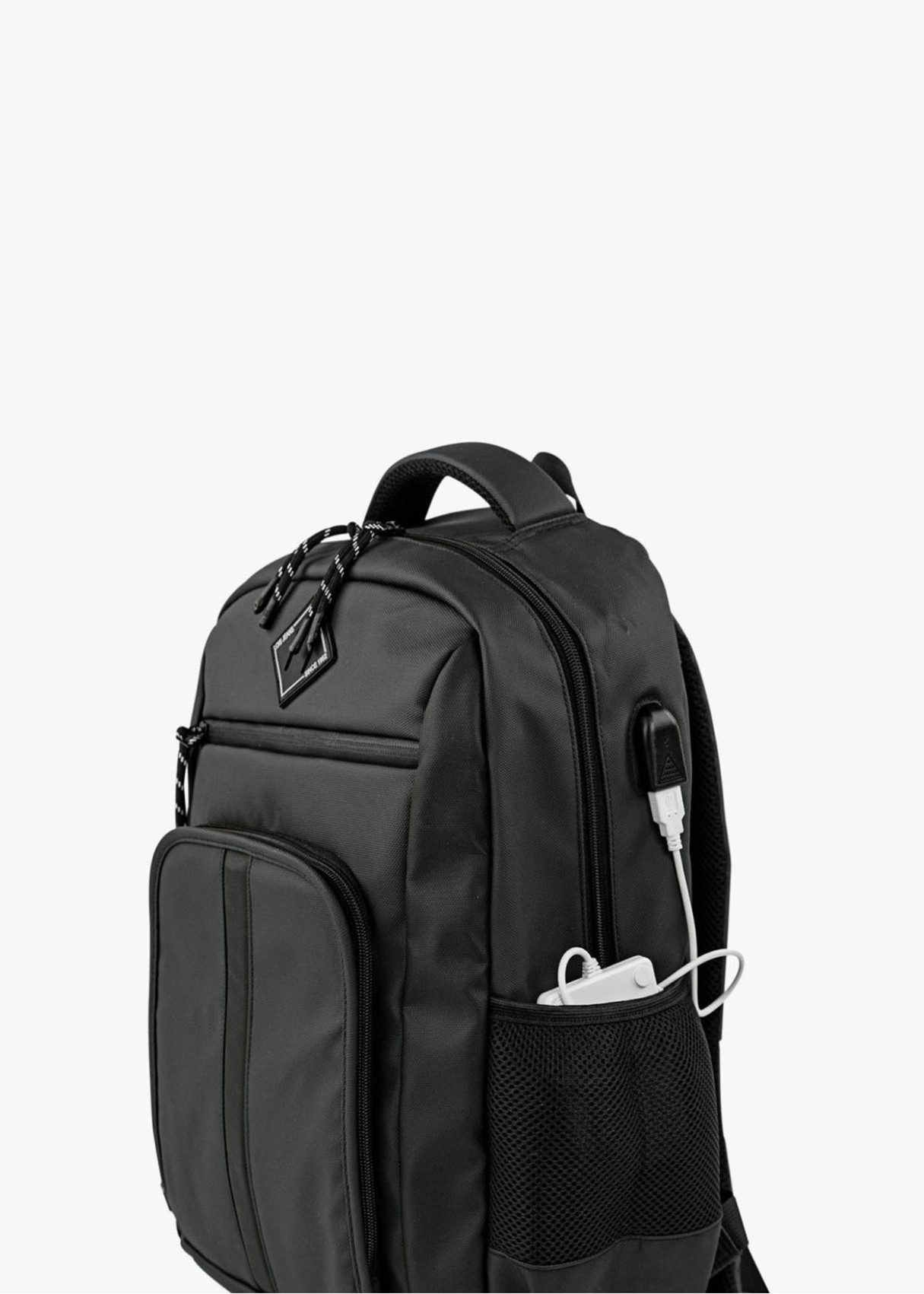 Mochila bolsillo frontal puerto usb externo negro